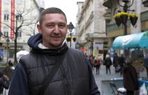 Ulični prodavci u Beogradu. Petar, Mirko i Miloš prodaju čestitke prolaznicima u Knez Mihailovoj ulici.