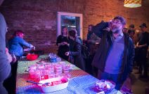 Jugoslovenska trpeza  u Kulturnom centru Grad vratiće vas u studentske menze gde uz kupljeni bon dobijate glavno jelo, salatu i desert.