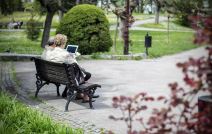 Čitanje u prirodi, da li klikćete ili prelistavate?