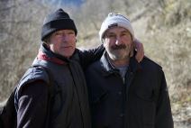 U potrazi za poslom prelaze desetine kilometara po neprohodnim planinskim terenima.