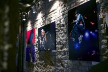 Izložba  "Koncerti" fotografa MONDO potrala Petra Stojanovića.