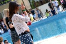 Žurka na bazenu festivala "Uranak" na Srebrnom jezeru.