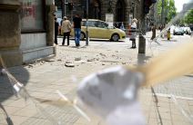 Srušio se deo fasade preko puta "Londona" u centru Beograda.