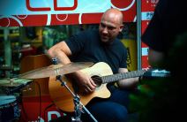 Grupa S.A.R.S. održala mini koncert na otvorenom u Beogradu.