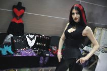 Korseti i nakit, Milena i Tamara su spojile lepo i korisno.