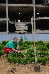 Zeleni se ispred zgrade Generalštaba (FOTO)