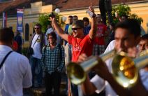 Vikend u Guči, sve veći broj posetilaca na ulicama.