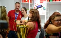 Vaterpolisti Srbije se družili sa obožavaocima u mts poslovnici u Knez Mihailovoj ulici.