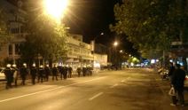 Podgorica: Sukob policije i demonstranata, šok bombe, suzavac, polomljeni izlozi