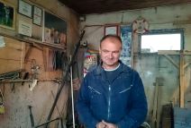 Đura Rang iz Bačkog Monoštora pravi drvene čamce