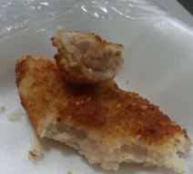 Živa piletina u radnji sa gotovom hranom