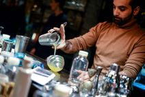 Luka Ćinali, majstor za koktele u Beogradu