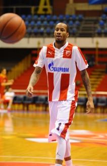 Košarkaši Zvezde u fudbalskim dresovima