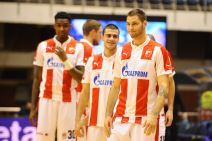 Košarkaši Zvezde u fudbalskim dresovima