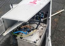 Beograd, Vojvode Stepe: Razvaljen transformator nasred ulice