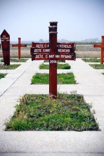 Beograd - Grobovi bez imena i prezimena na groblju Zbeg