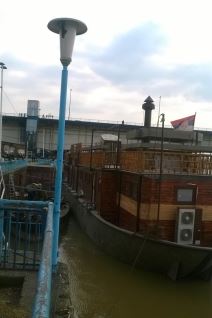 Betonski brod Sip na Savskom šetalištu - Siniša Mali