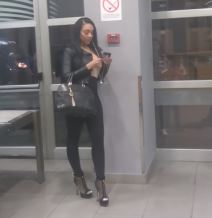 Dede Damati, devojka Tarensa Kinzija čeka u Areni FOTO