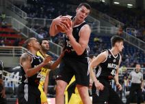 AEK - Partizan 91:81: Incident u Atini, Džikić se izvinio FOTO