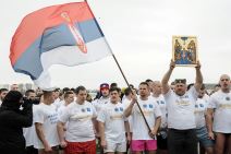 Bogojavljenje: Plivanje za Časni krst Zemun 2017. FOTO