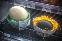 Uskršnja jaja: Najveće jaje noja i emua u prodaji (FOTO)