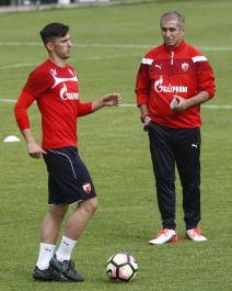 Zvezda - Čukarički: Đurovski precrtao Milijaša, Ruiza i Sikimića