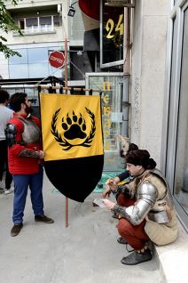 Spasovdanska litija - Vitezi jedu u pekari