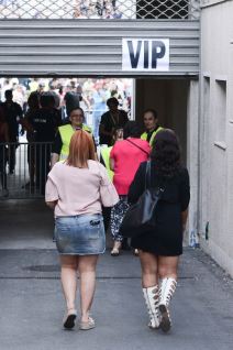 Sinan Sakić na Tašmajdanu: Brushalteri i bakljada u publici (FOTO)