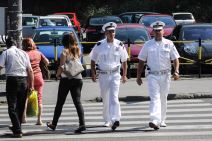 Policija u belim uniformama kod fontane na Slaviji (FOTO)