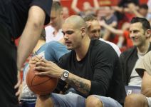 Boban Marjanović i Maik Cirbes na utakmici Zvezde u finalu plej-ofa