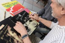 Darko Rundek u Beogradu: Potpisivanje CD-a i druženje sa obožavaocima (FOTO)