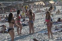 Štrand devojke na plaži za vreme EXIT festivala (FOTO)