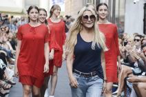 Verica Rakočević humanitarna revija u Uskočkoj ulici (FOTO)