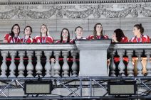 Doček odbojkašica Srbije isped Skupštine (FOTO)