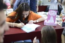 Jana Dačović na Sajmu knjiga Marčelo komentariše slikanje s popularnom jutjuberkom