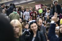 Jana Dačović na Sajmu knjiga Marčelo komentariše slikanje s popularnom jutjuberkom