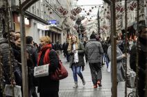 Praznična gužva u saobraćaju i na ulicama Beograda FOTO