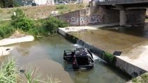 Automobilom sleteli u reku (FOTO, VIDEO)
