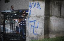 Kukasti krstovi na zidovima u Studentskom parku - Vesić naložio uklanjanje