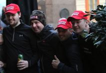 Navijači Liverpula bakljada u centru Beograda (FOTO)