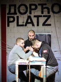 Obaranje ruku takmičenje - Imam bradu najlepšu u gradu (FOTO)