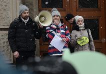 Mame su ljute: Protest ispred zgrade Vlade Srbije (FOTO)