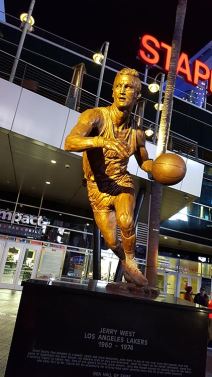 Star Plaza Statue - Staples Center (FOTO)