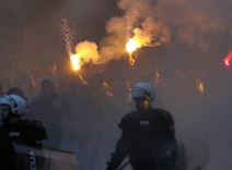 Sukob na Autokomandi pre derbija: Navijači Partizana i policija