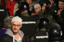 Upad u RTS - policija izvodi demonstrante