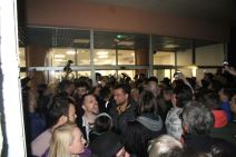 Upad u RTS - policija izvodi demonstrante