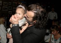 Aca Lukas prvi rodjendan unuke Minje (FOTO)