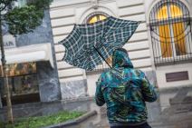 Kiša u Beograu: Jak vetar i pljusak danas u Beogradu (FOTO)
