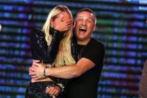 Ivana Peters prateći vokla  Luni Đogani.