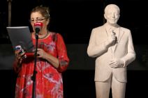 Mića Orlović, spomenik, fotografije